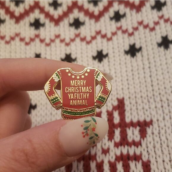 🎄Merry Christmas you filthy animal enamel pin - Picture 9 of 12